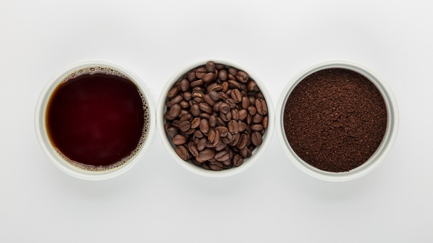 granos de café, café molido, café líquido